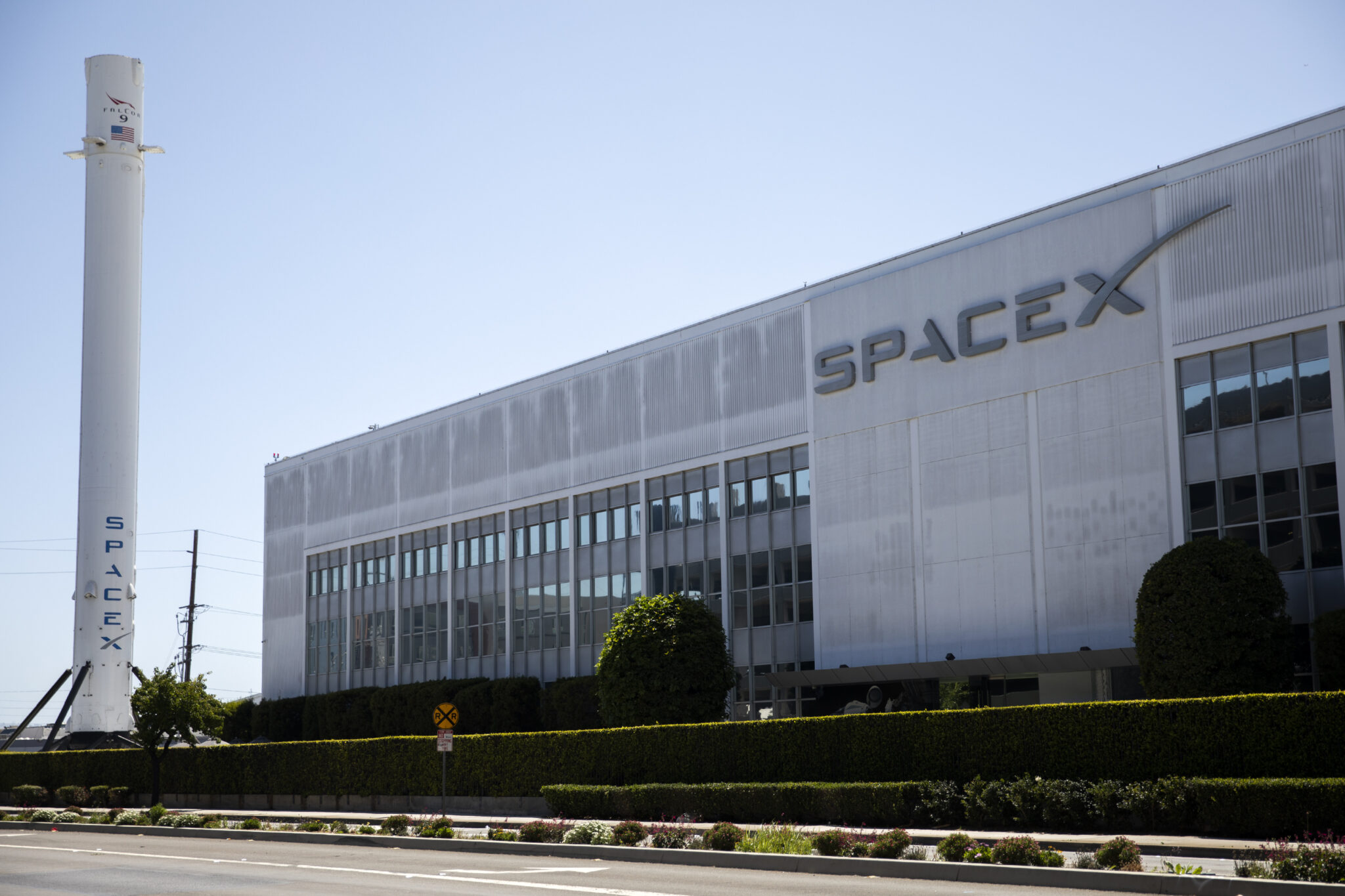 SpaceX announces spectrum deal for Starlink mobile phone service